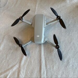 DJI Magic Mini Silver Drone with Black Propellers
